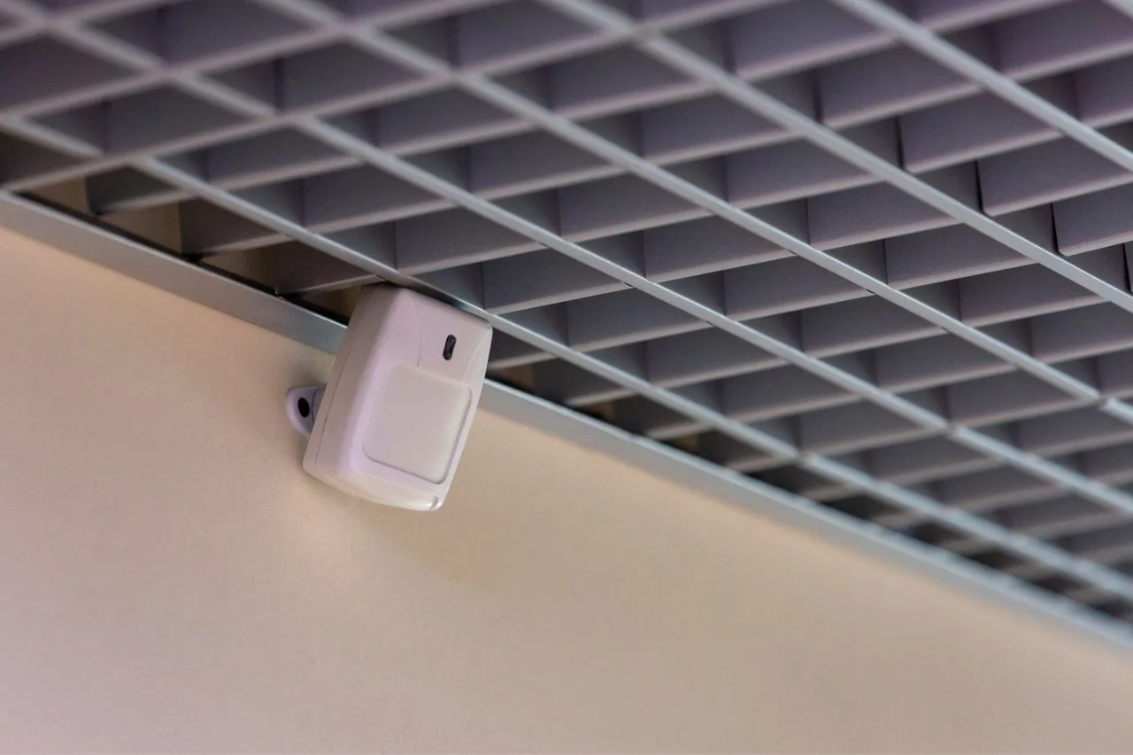 Sensor de movimento e periféricos de alarme residencial